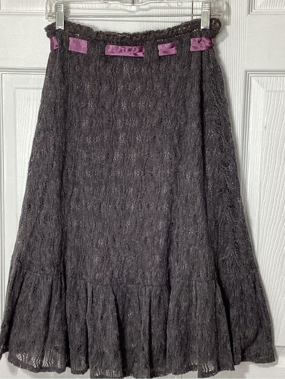 Free People Charcoal Gray Knit Skirt Lace Design Purple Ribbon Belt Detail S/P - Picture 6 of 12
